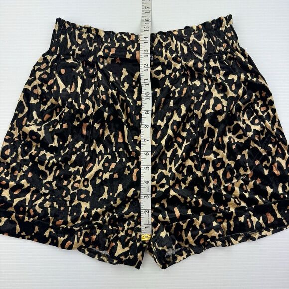 MINKPINK Leopard Velvet Shorts L High Waist Button Front Pockets NWT Animal - Picture 10 of 10